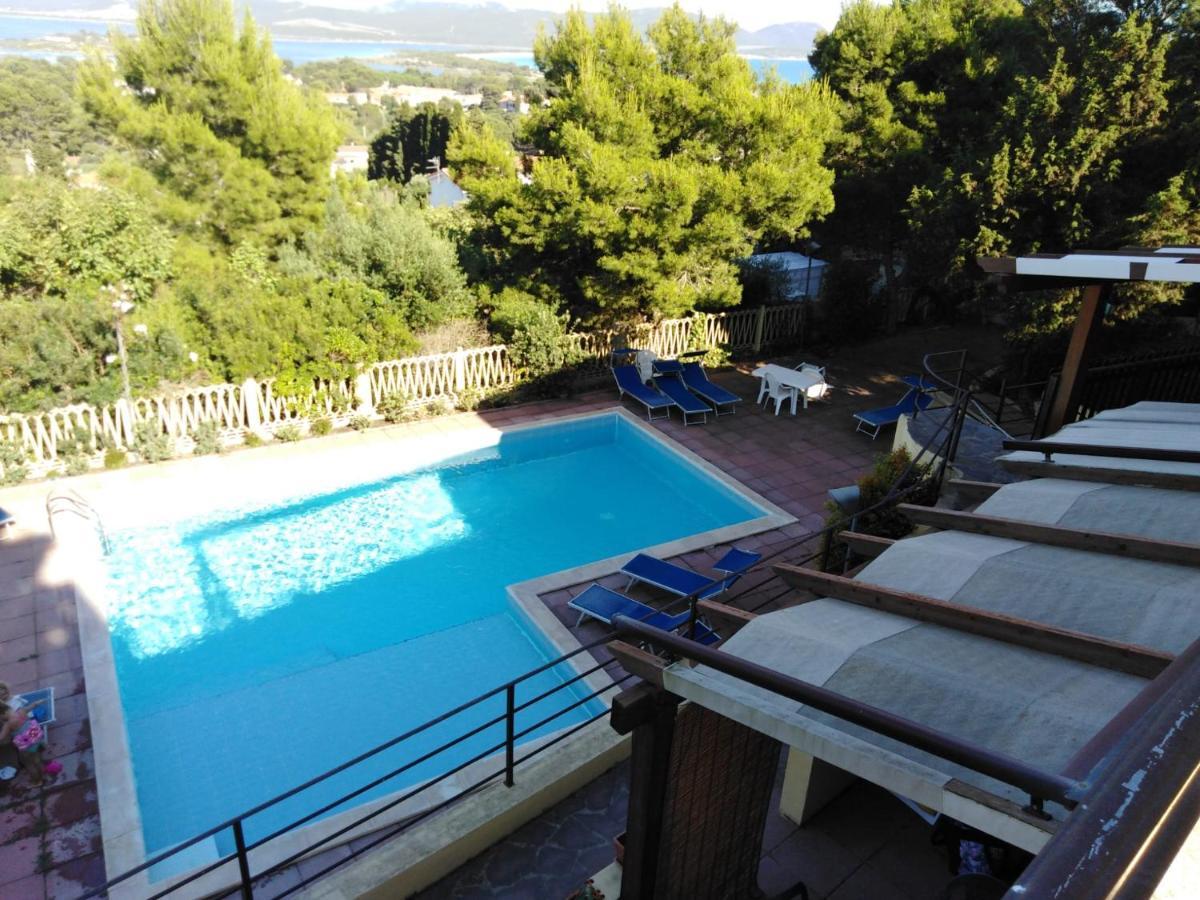 Villa Panoramica Immersa Nel Verde Porto Pino Exterior foto